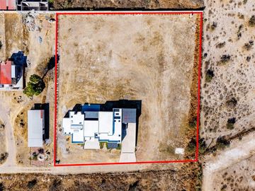 Casa en Venta en San Miguel de Allende: Diseño Contemporáneo y Amplio Terreno