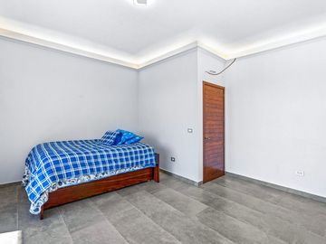 Casa en Venta en San Miguel de Allende: Diseño Contemporáneo y Amplio Terreno
