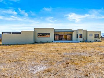 Casa en Venta en San Miguel de Allende: Diseño Contemporáneo y Amplio Terreno