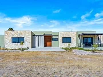 Casa en Venta en San Miguel de Allende: Diseño Contemporáneo y Amplio Terreno