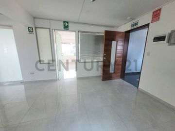 Oficina PRECIO INIGUALABLE (INCLUYE: Mantenimiento, Arbitrios y Agua)