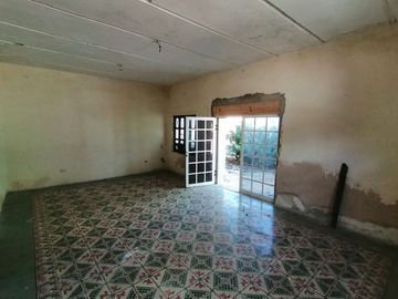 CASA EN VENTA MÉRIDA,PARA REMODELAR,A UNA CUADRA DE LA PLANCHA