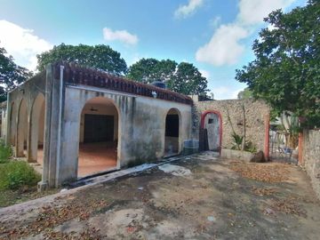 CASA EN VENTA MÉRIDA,PARA REMODELAR,A UNA CUADRA DE LA PLANCHA