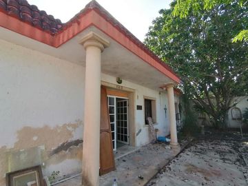 CASA EN VENTA MÉRIDA,PARA REMODELAR,A UNA CUADRA DE LA PLANCHA