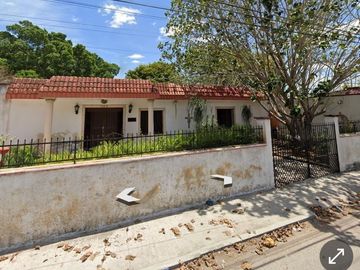 CASA EN VENTA MÉRIDA,PARA REMODELAR,A UNA CUADRA DE LA PLANCHA