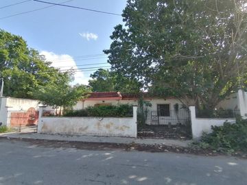 CASA EN VENTA MÉRIDA,PARA REMODELAR,A UNA CUADRA DE LA PLANCHA