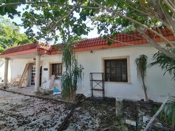 CASA EN VENTA MÉRIDA,PARA REMODELAR,A UNA CUADRA DE LA PLANCHA