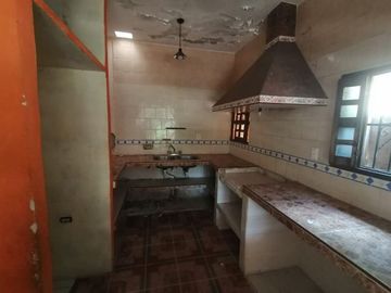 CASA EN VENTA MÉRIDA,PARA REMODELAR,A UNA CUADRA DE LA PLANCHA