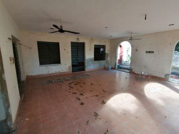 CASA EN VENTA MÉRIDA,PARA REMODELAR,A UNA CUADRA DE LA PLANCHA
