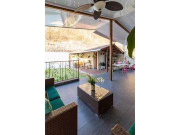 SE REMATA LINDA Y AMPLIA CASA CON PATIO EN LIMAJOS TUMBA MUERTO