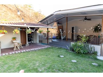 SE REMATA LINDA Y AMPLIA CASA CON PATIO EN LIMAJOS TUMBA MUERTO