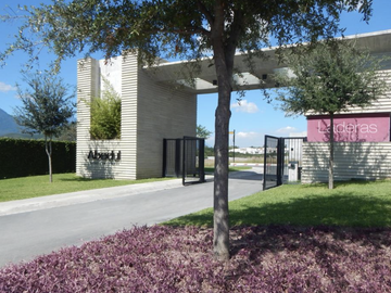 CASA EN VENTA EN LADERAS CARANDAY CARRETERA NACIONAL ZONA URO