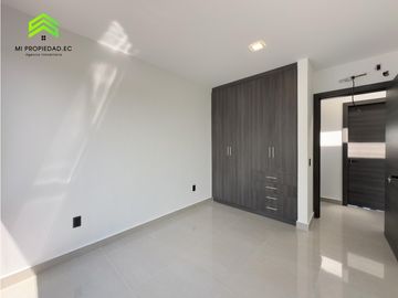EN VENTA CASA AMPLIA Y MODERNA ATRS DE LA CLNICA SAN GREGORIO-MANTA