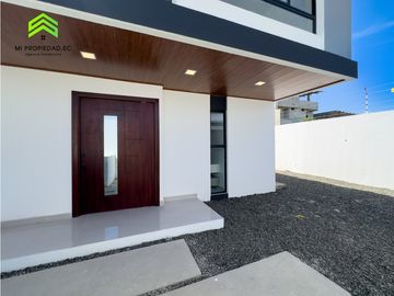 EN VENTA CASA AMPLIA Y MODERNA ATRS DE LA CLNICA SAN GREGORIO-MANTA
