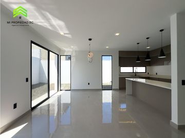 EN VENTA CASA AMPLIA Y MODERNA ATRS DE LA CLNICA SAN GREGORIO-MANTA