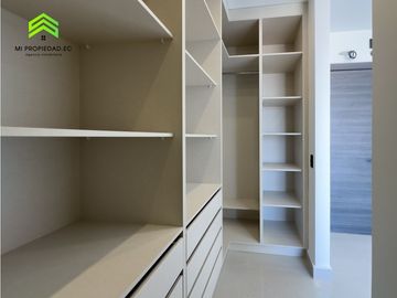EN VENTA CASA AMPLIA Y MODERNA ATRS DE LA CLNICA SAN GREGORIO-MANTA