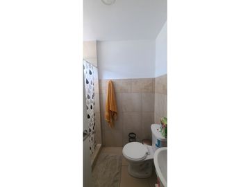 En venta casa 2 pisos y 4 habitaciones sector Manta azul