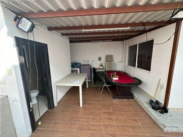 En venta casa 2 pisos y 4 habitaciones sector Manta azul