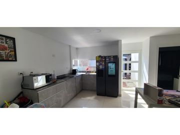 En venta casa 2 pisos y 4 habitaciones sector Manta azul