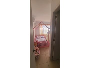 En venta casa 2 pisos y 4 habitaciones sector Manta azul