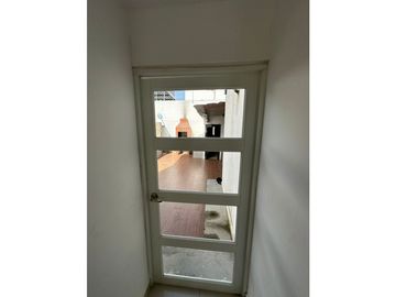 En venta casa 2 pisos y 4 habitaciones sector Manta azul