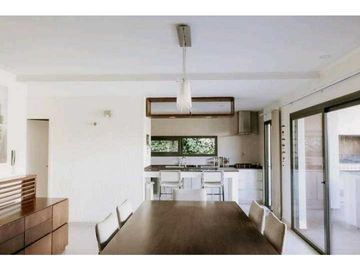 VENTA DE EXCLUSIVA CASA EN PRESTIGIOSO Bº PRIVADO, SAN MARTIN- MZA.
