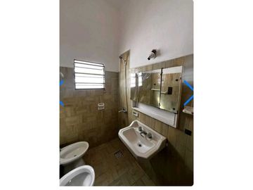 OPORTUNIDAD! DPTOS REMODELADOS, A 2 CUADRAS DEL CENTRO - 1 Y 2 DORM.