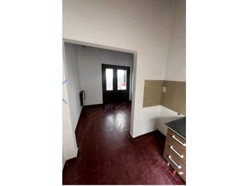 OPORTUNIDAD! DPTOS REMODELADOS, A 2 CUADRAS DEL CENTRO - 1 Y 2 DORM.