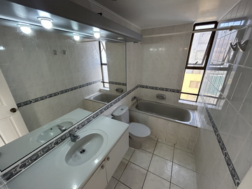 SE VENDE DEPARTAMENTO EN EDIFICIO PUNTA DE DIAMANTE