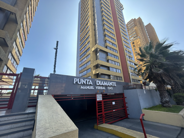 SE VENDE DEPARTAMENTO EN EDIFICIO PUNTA DE DIAMANTE