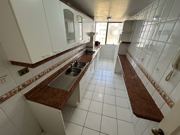 SE VENDE DEPARTAMENTO EN EDIFICIO PUNTA DE DIAMANTE
