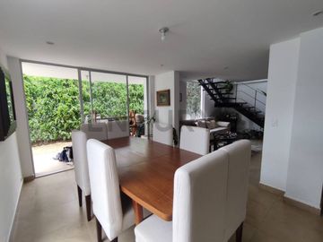 Duplex de venta Tumbaco sector El Arenal / Las Acacias