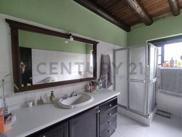 DE VENTA CASA TUMBACO SECTOR EL ARENAL