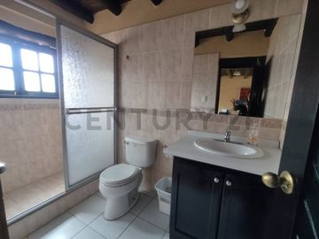 DE VENTA CASA TUMBACO SECTOR EL ARENAL