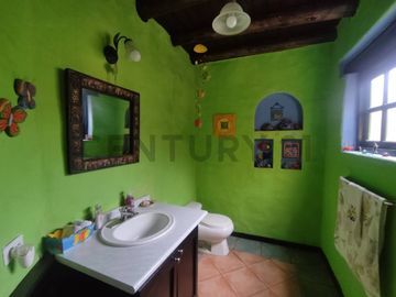 DE VENTA CASA TUMBACO SECTOR EL ARENAL