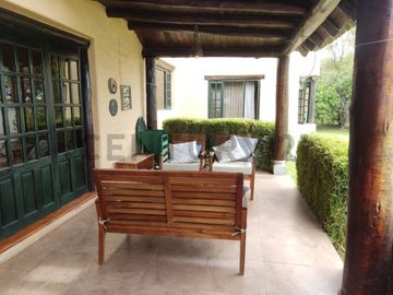 DE VENTA CASA TUMBACO SECTOR EL ARENAL