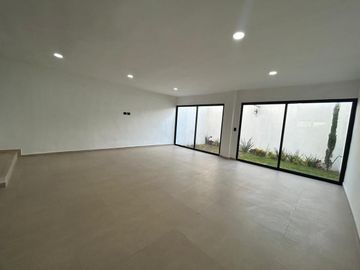 VENTA DE CASA NUEVA EN LA ANTIGUA CEMENTERA TRES RECAMARAS, 4 BAÑOS COMPLETOS