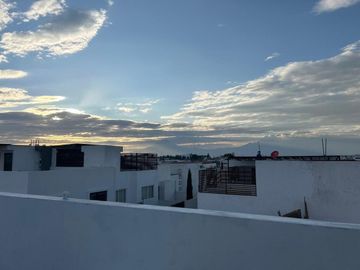 VENTA DE CASA NUEVA EN LA ANTIGUA CEMENTERA TRES RECAMARAS, 4 BAÑOS COMPLETOS