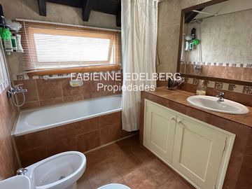 Casa en venta 3 dormitorios calle Miciu - San Martin de los Andes