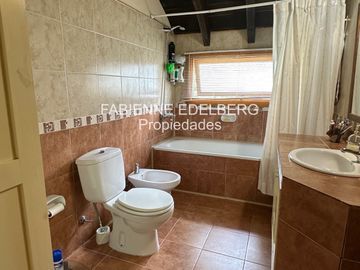 Casa en venta 3 dormitorios calle Miciu - San Martin de los Andes