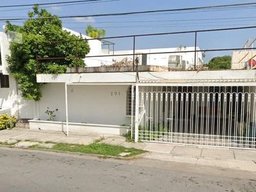 CASA EN VENTA EN COLONIA LEONES