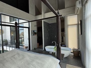 Renovated 3-Bedroom Villa with Stunning Mountain Views – Ful