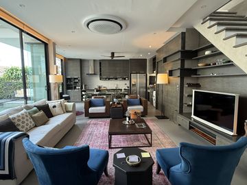 Renovated 3-Bedroom Villa with Stunning Mountain Views – Ful