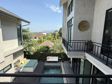 Renovated 3-Bedroom Villa with Stunning Mountain Views – Ful