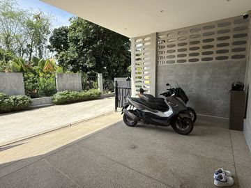 Renovated 3-Bedroom Villa with Stunning Mountain Views – Ful