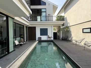 Renovated 3-Bedroom Villa with Stunning Mountain Views – Ful