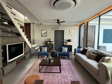 Renovated 3-Bedroom Villa with Stunning Mountain Views – Ful