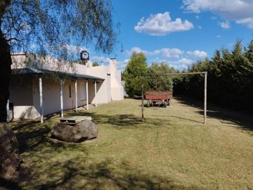 Casa en venta - 2 Dormitorios 2 Baños - Cocheras - 2.790Mts2 - Coronel Dorrego