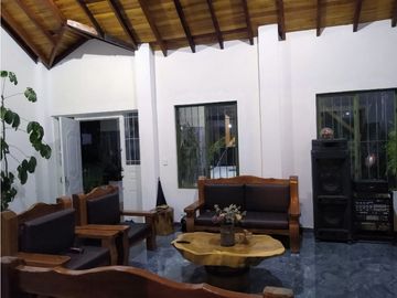 Vendo Casa Campestre vía al Picacho. Tuluá