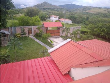 Vendo Casa Campestre vía al Picacho. Tuluá